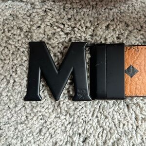 MCM belt 38 extra hole punch to fit 32 otherwise like new